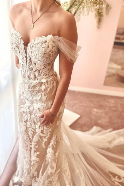 Robes de mariée sirène fabuleuses en tulle, décolleté cœur, épaules dénudées, longueur au sol avec applications