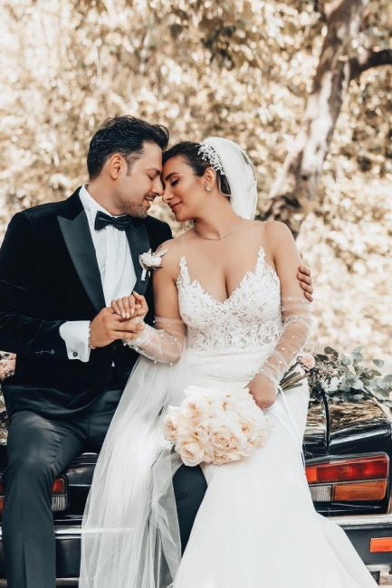 Vestidos de Noiva Compridos com Aplicações, Decote Coração, Alças Finas de Cetim e Sem Mangas, com Renda