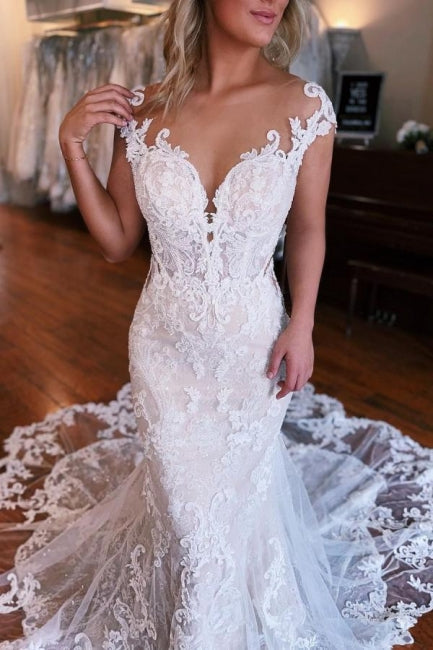 Vestidos de novia de tul con hombros descubiertos y escote corazón de sirena y encaje