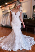 Vestidos de novia de tul con hombros descubiertos y escote corazón de sirena y encaje