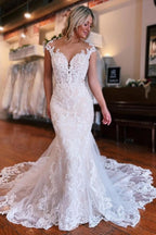 Vestidos de novia de tul con hombros descubiertos y escote corazón de sirena y encaje