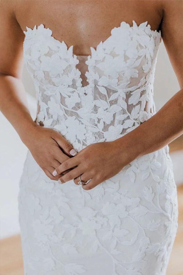 Vestido de novia de manga larga con apliques de tul y escote corazón de sirena