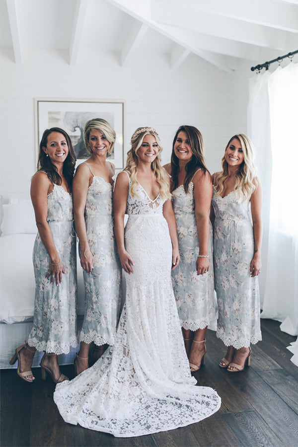 Robe de mariée en dentelle à encolure en V style sirène avec traîne balayante