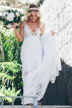 Robe de mariée en dentelle à encolure en V style sirène avec traîne balayante