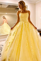 Vestidos de Baile Amarelos em Tule com Alças Finas, Decote Redondo e Saia em Linha A com Apliques