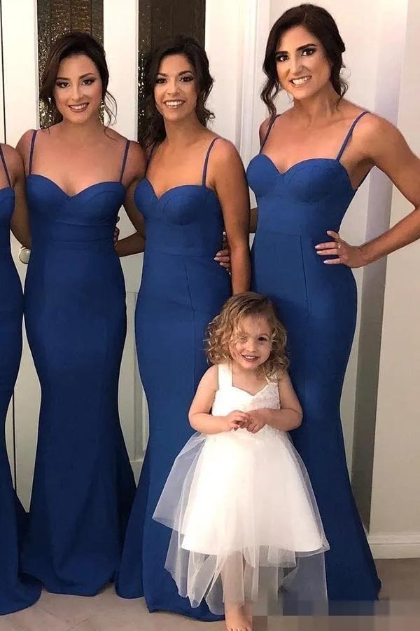 Abito lungo da damigella d'onore blu marina con spalline sottili e scollo a cuore