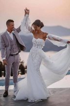 Schulterfreies Meerjungfrau-Strandbrautkleid aus Spitze mit abnehmbarer Schleppe