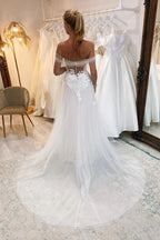 Robe de mariée modeste à épaules dénudées avec appliques en dentelle en forme de cœur