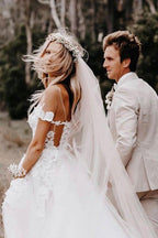 Vestido de Noiva Branco de Tule com Aplicações e Decote Ombro a Ombro em Estilo Balão