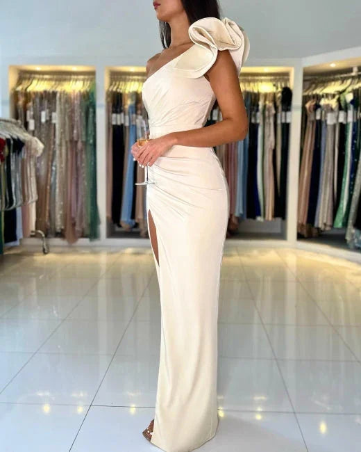 Vestido de baile sereia com um ombro e divisão alta