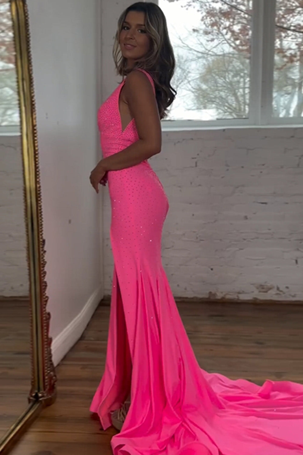 Vestido de Baile com Decote em V, Cauda Longa, Bordado com Contas e Fenda