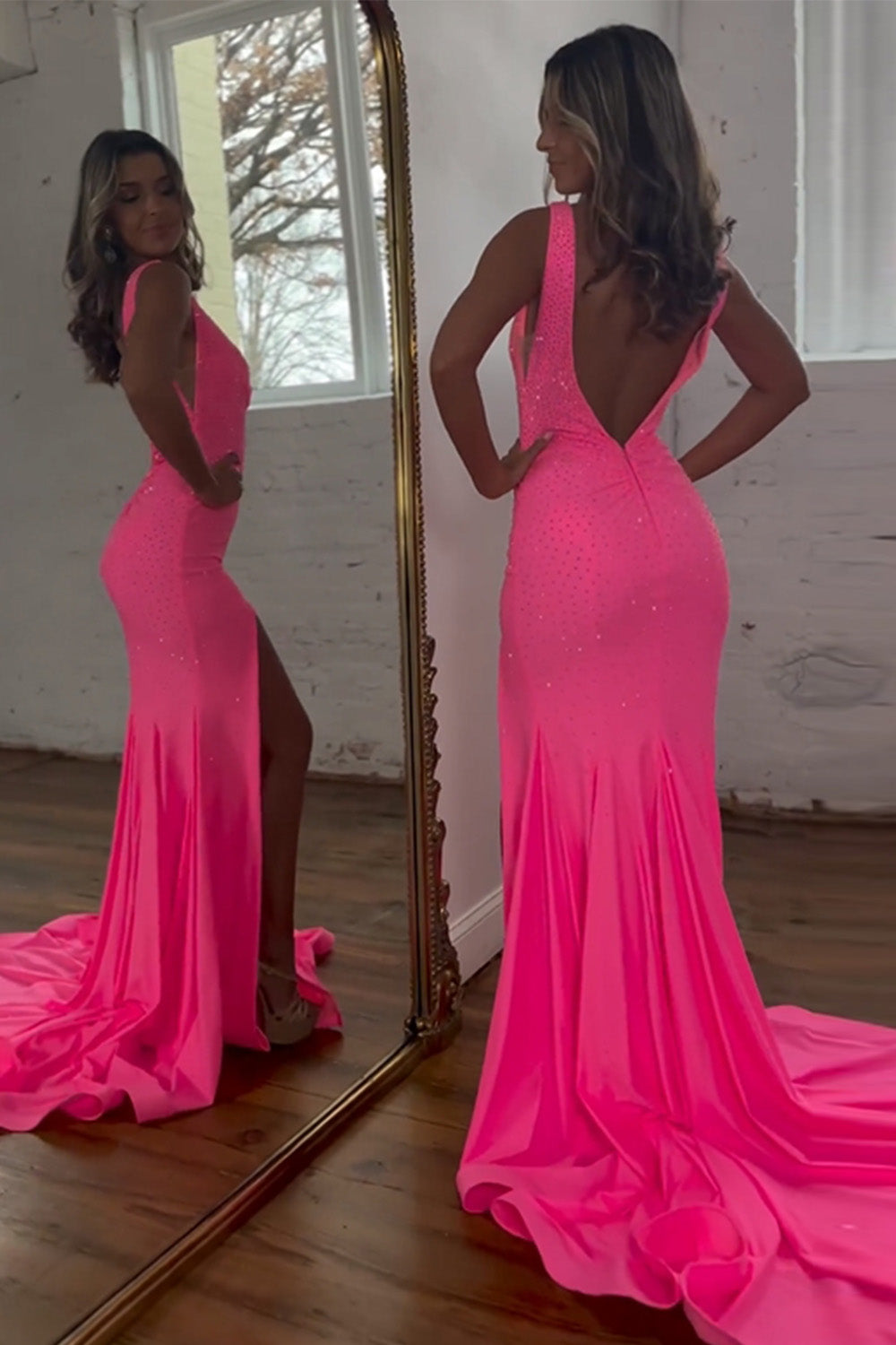 Vestido de Baile com Decote em V, Cauda Longa, Bordado com Contas e Fenda