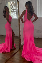 Vestido de Baile com Decote em V, Cauda Longa, Bordado com Contas e Fenda