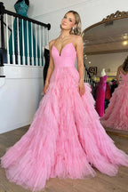 Vestido longo cor-de-rosa para baile com decote em V, cintura império e folhos em camadas
