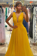 Vestido de Baile Amarelo em Tule com Decote Profundo SYP154
