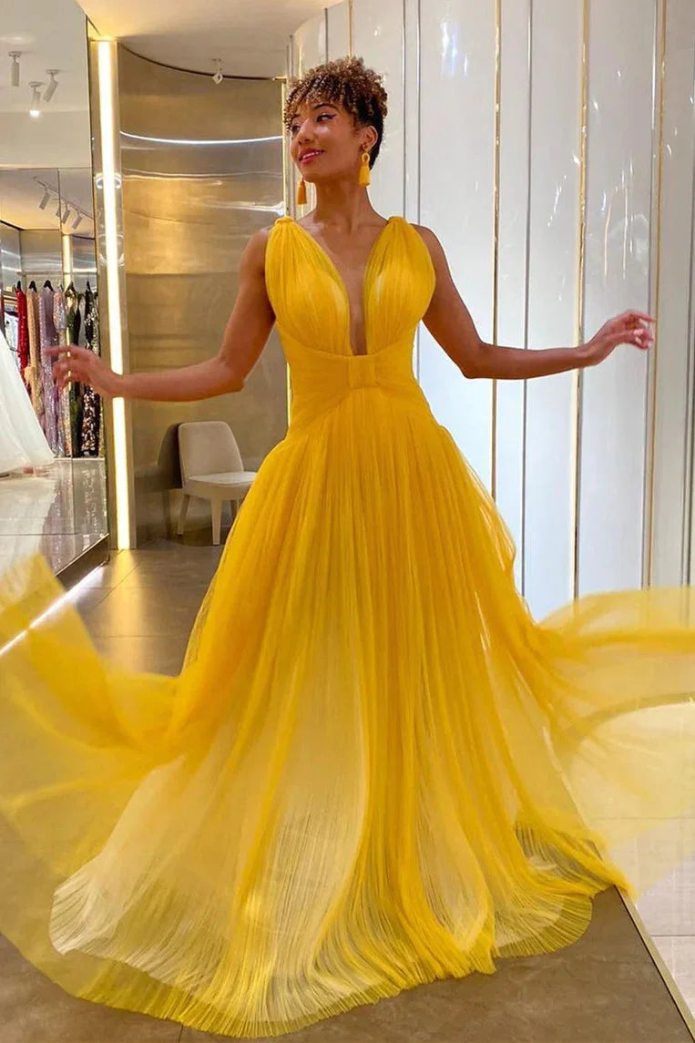 Vestido de Baile Amarelo em Tule com Decote Profundo SYP154