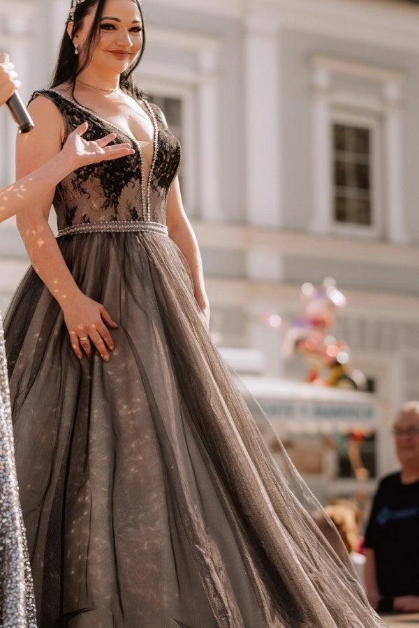 Plus Size Black Ball Gown Wedding Dress Deep V Neck Wide Strap Black Lace Sheer Corset Crystal Belt Tulle Gothic Bridal Gown