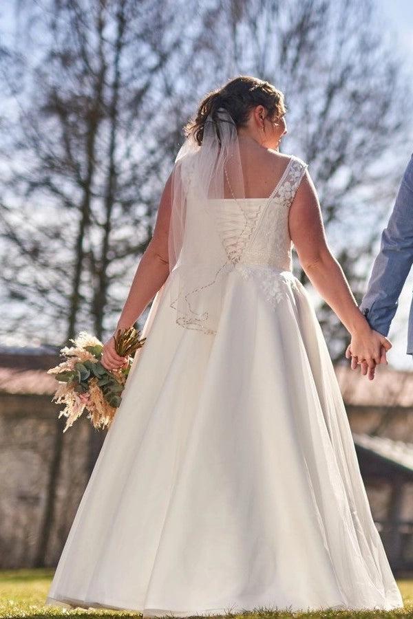 Plus Size Ivory A-Line Wedding Dress V Neck Wide Strap Lace Floral Bodice Crystal Belt Tulle Bridal Gown
