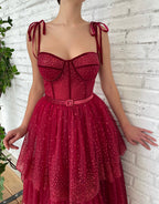 Vestido de Tule Vermelho Escuro com Brilhos para Baile de Regresso a Casa