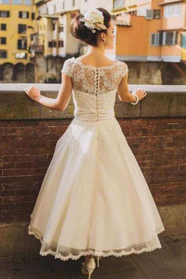 Vestidos de novia de tul estilo princesa con apliques florales
