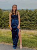 Vestido Longo de Festa Azul-Marinho em Cetim com Alças Finas, Pregas e Fenda Y7988