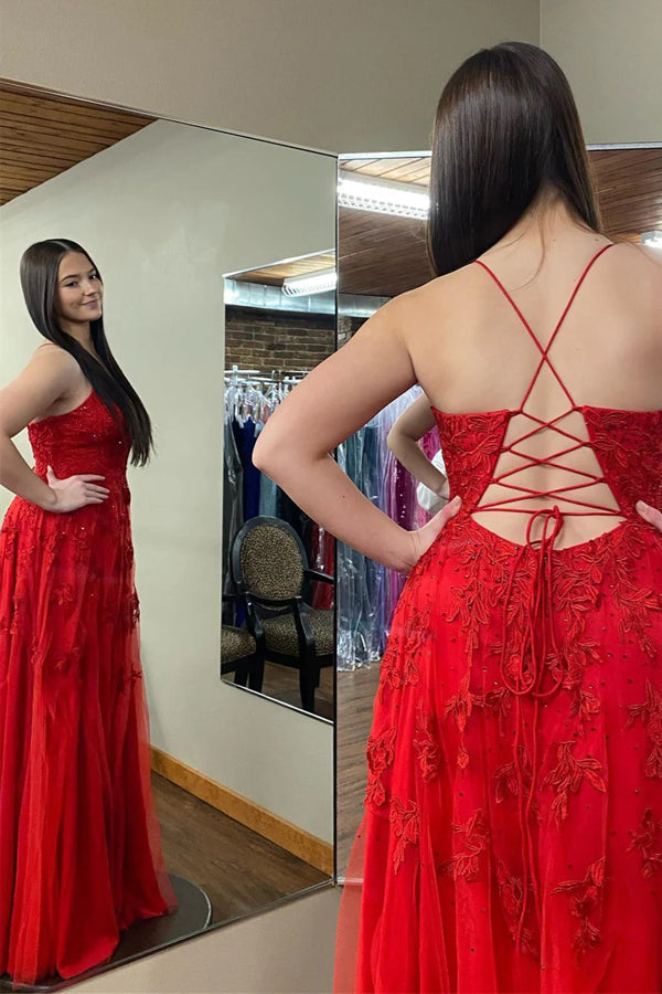 Vestido longo vermelho para baile com decote em V profundo, apliques florais e racha