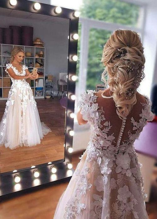 Robe de mariée romantique sans manches en ligne A avec dentelle florale 3D en tulle