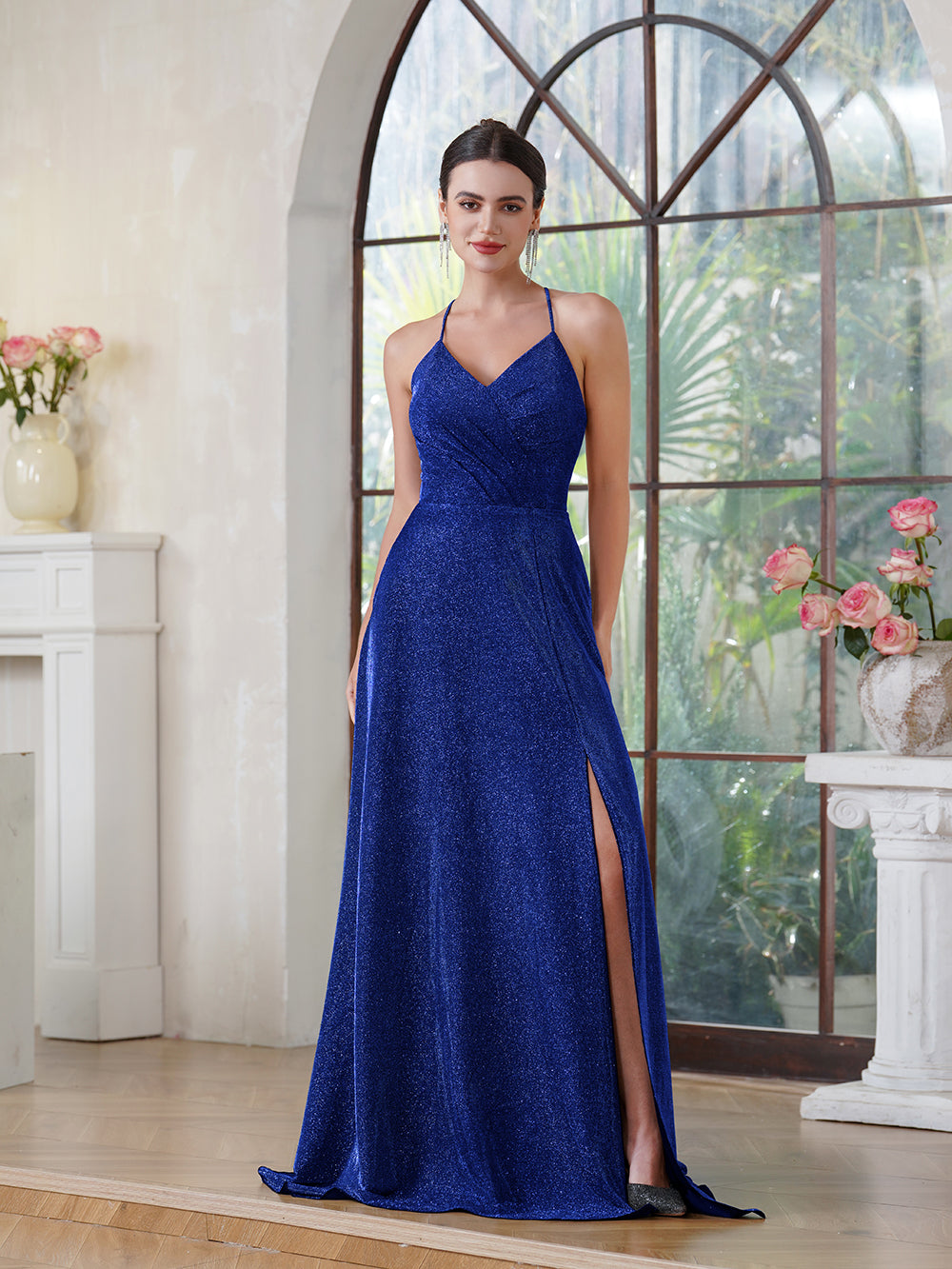 Vestido de Festa Elegante Longo em Linha A com Decote em V, Alças ao Pescoço, Seda Brilhante, Fenda Lateral e Bolso