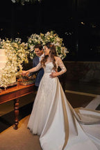 Robe de mariée en tulle à manches longues en dentelle rustique avec satin amovible