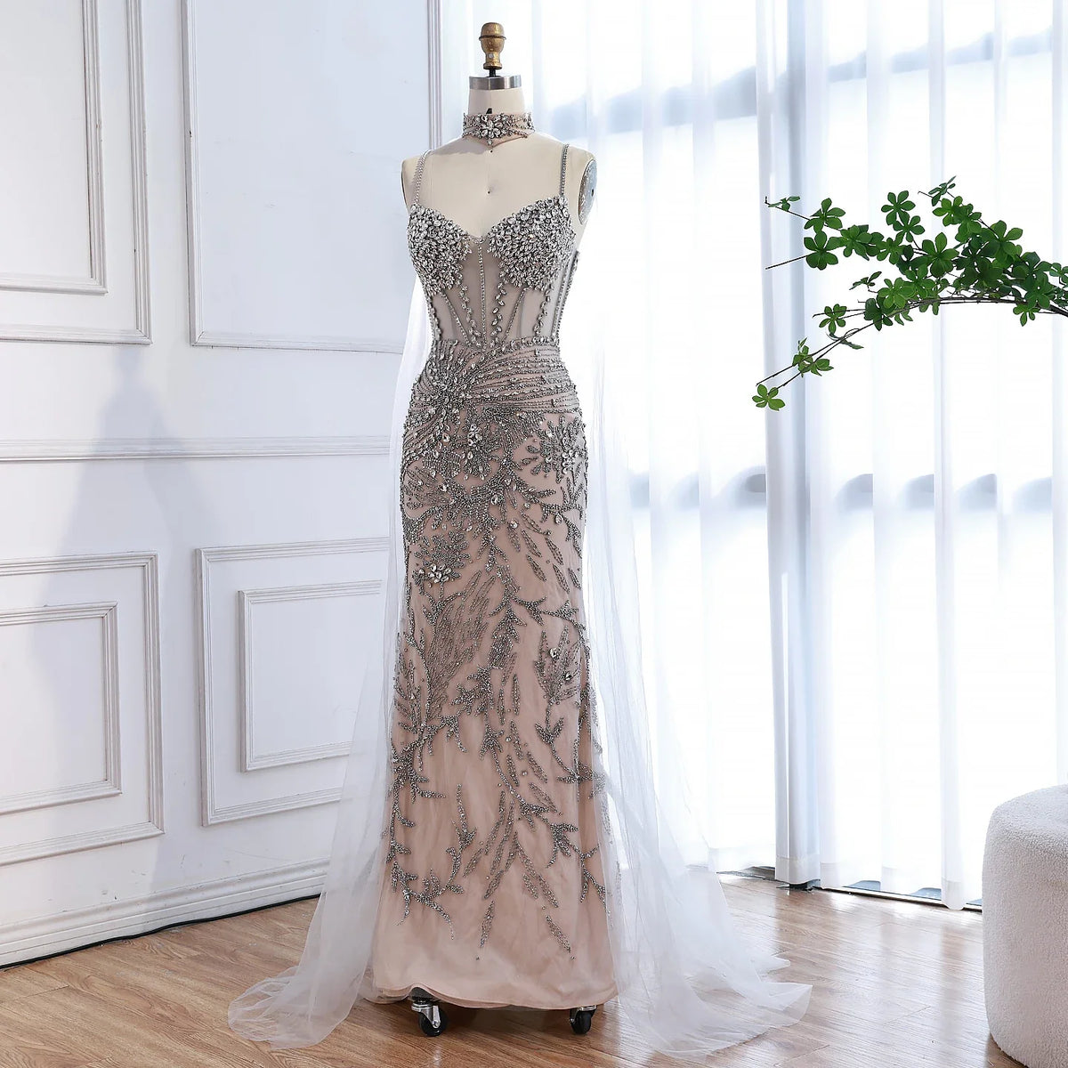 Robe de soirée de luxe grise perlée avec cape pour bal de promo LA73342
