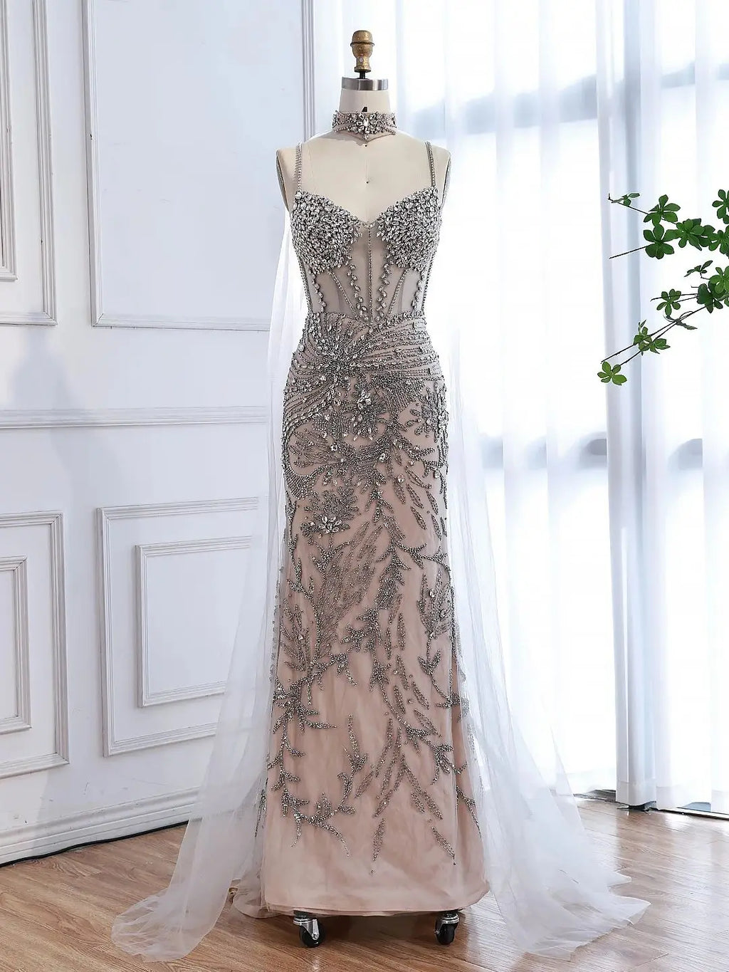 Robe de soirée de luxe grise perlée avec cape pour bal de promo LA73342