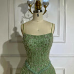 Vestido de noche lujoso verde salvia con cuentas, corte en línea A y tirantes finos LA72805