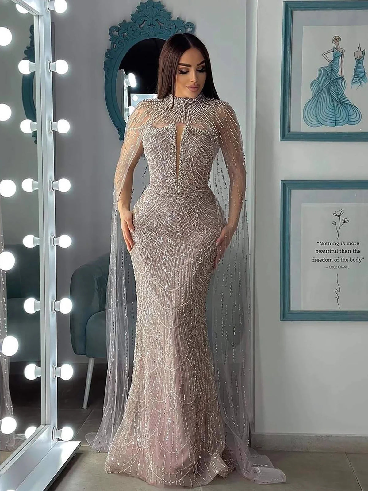 Robe de soirée de luxe en perles couleur nude avec traîne en tulle LA72189A
