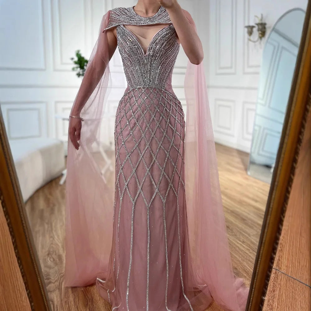 Luxuriöses hautfarbenes Perlenbesetztes Meerjungfrauen-Abendkleid mit Umhang LA72814