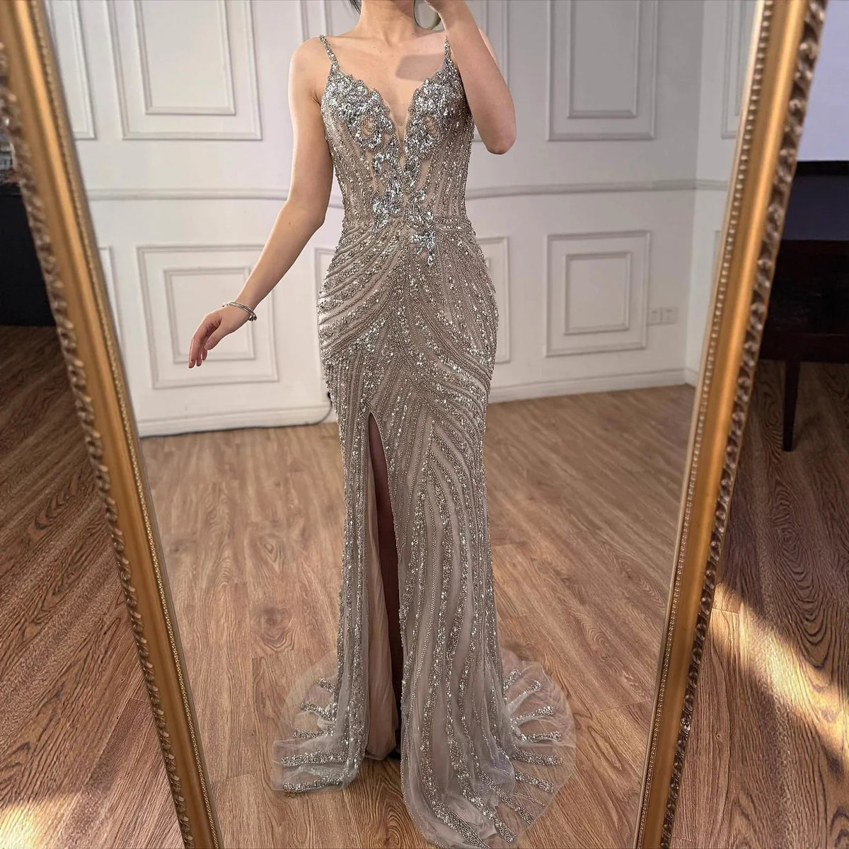 Robe de soirée sirène luxueuse en perles couleur nude avec fente haute LA73340