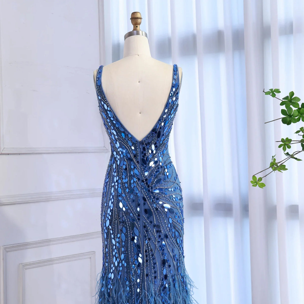 Abito da sera sirena con piume e perline blu lusso LA73369