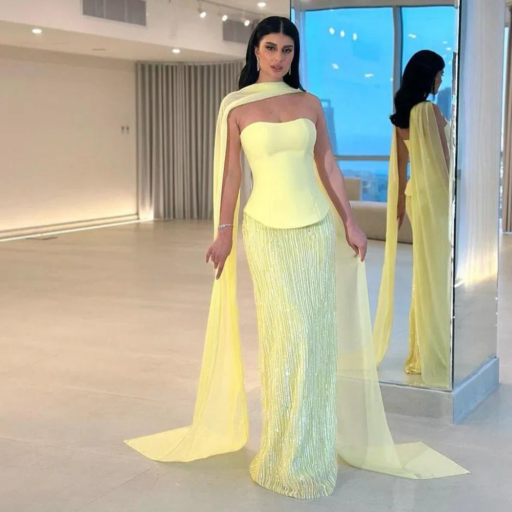 Robe de soirée sirène en mousseline de soie jaune luxueuse avec cape LA73007