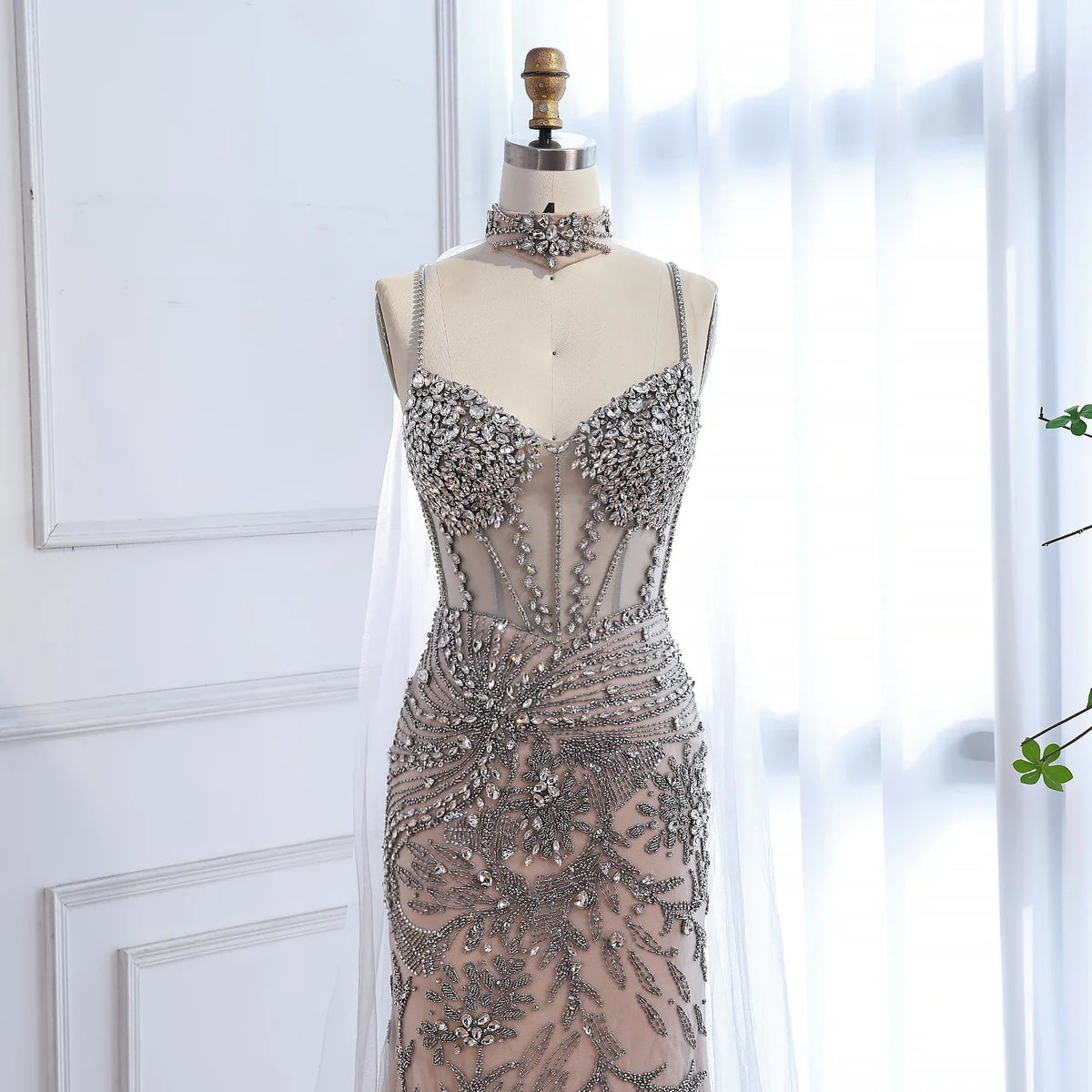 Robe de soirée de luxe grise perlée avec cape pour bal de promo LA73342