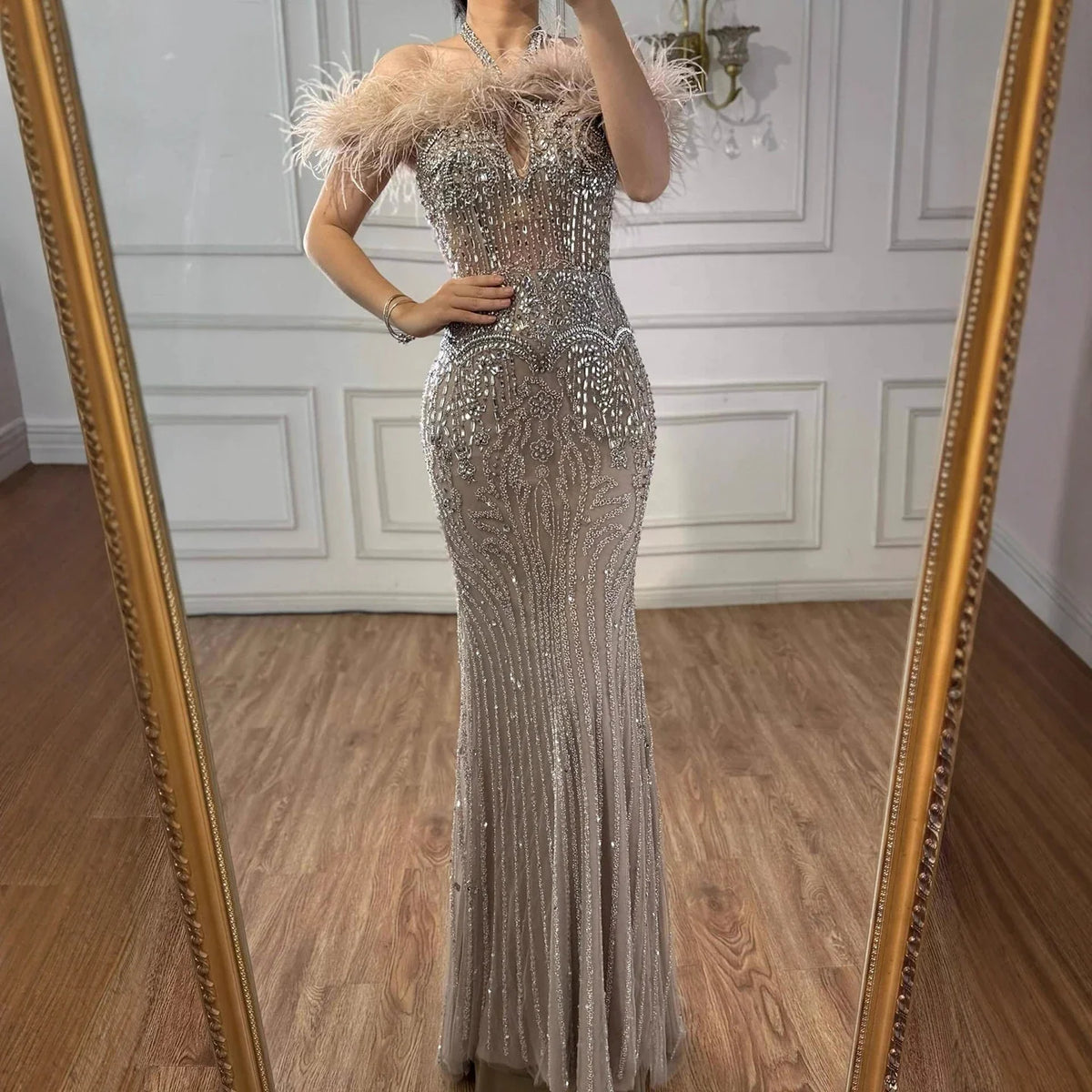 Robe de soirée luxueuse en plume et cristal, modèle décolleté nu LA73349