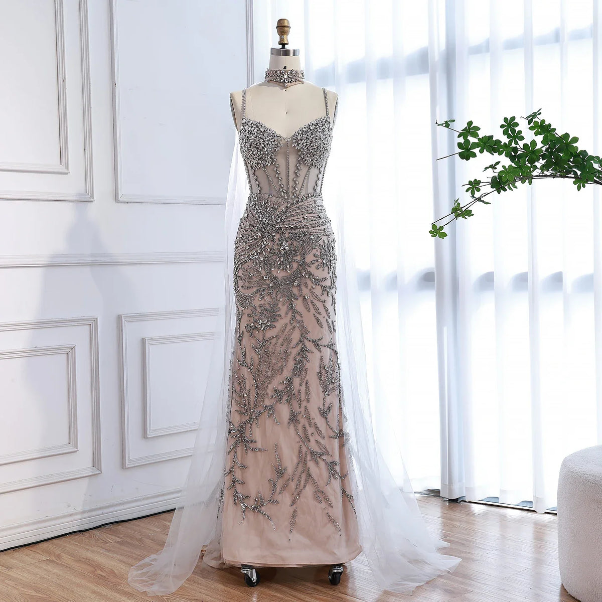 Robe de soirée de luxe grise perlée avec cape pour bal de promo LA73342