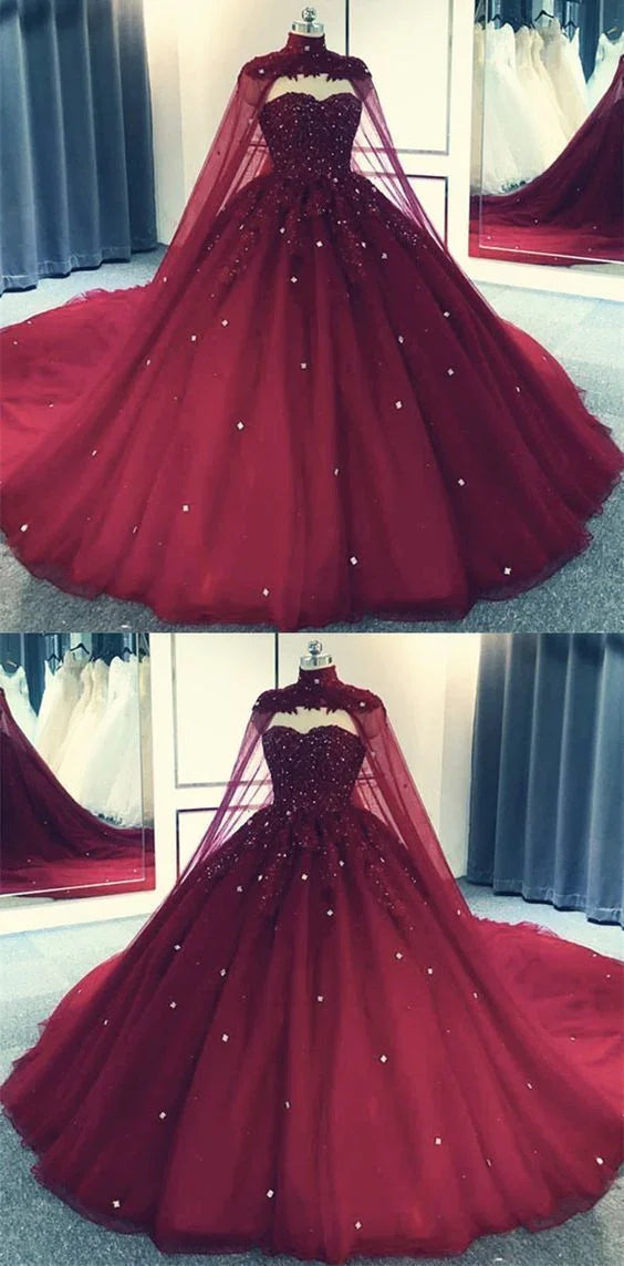 Robe de bal en tulle avec cape S8254