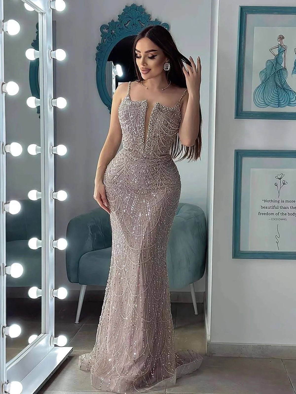 Robe de soirée de luxe en perles couleur nude avec traîne en tulle LA72189A