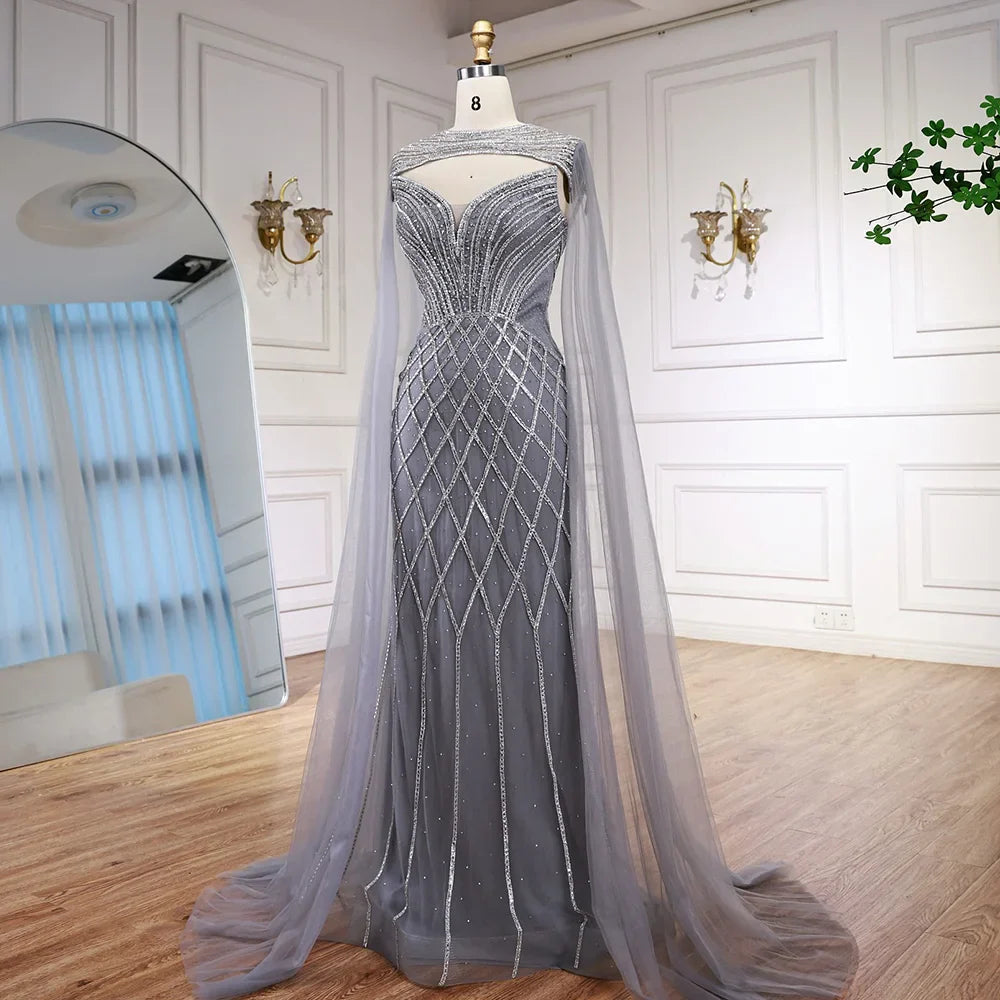 Luxuriöses hautfarbenes Perlenbesetztes Meerjungfrauen-Abendkleid mit Umhang LA72814