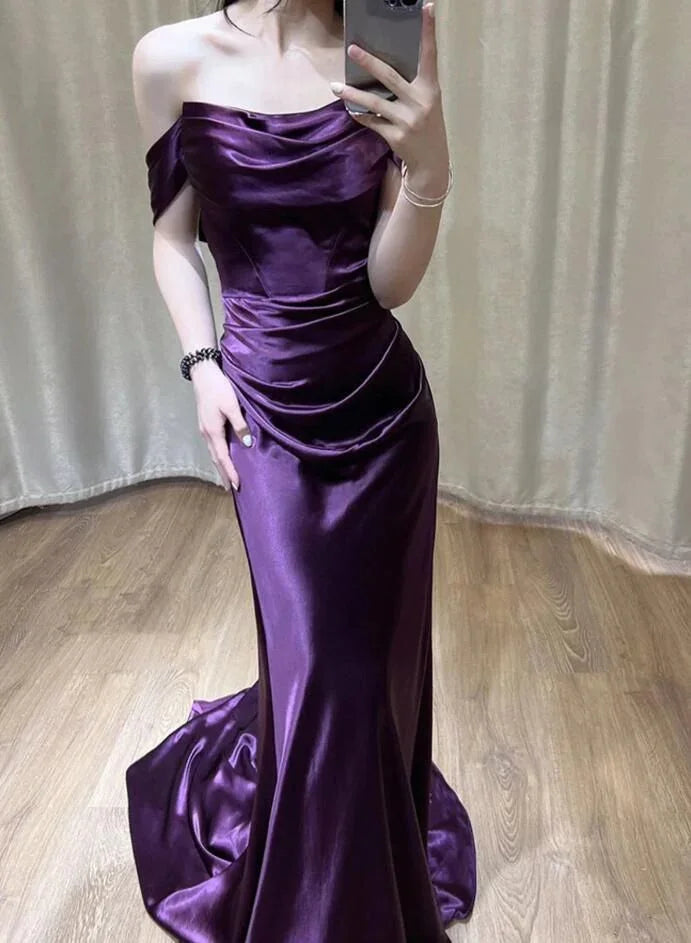 Vestido Longo de Cetim Roxo com Ombros Descobertos para Noite Y7372