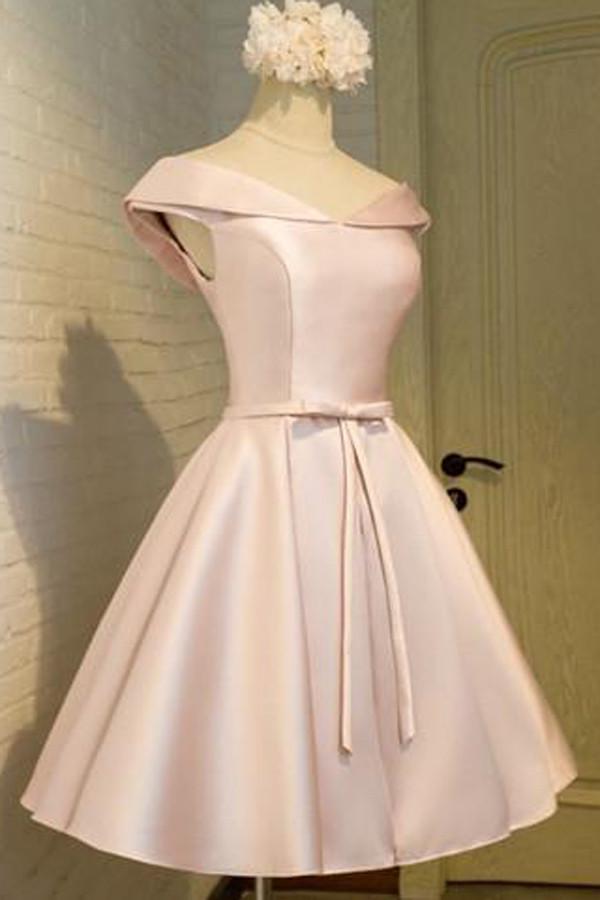 Einfaches A-Linien-Abendkleid aus schulterfreiem Satin mit ärmellosem Abschlussballkleid