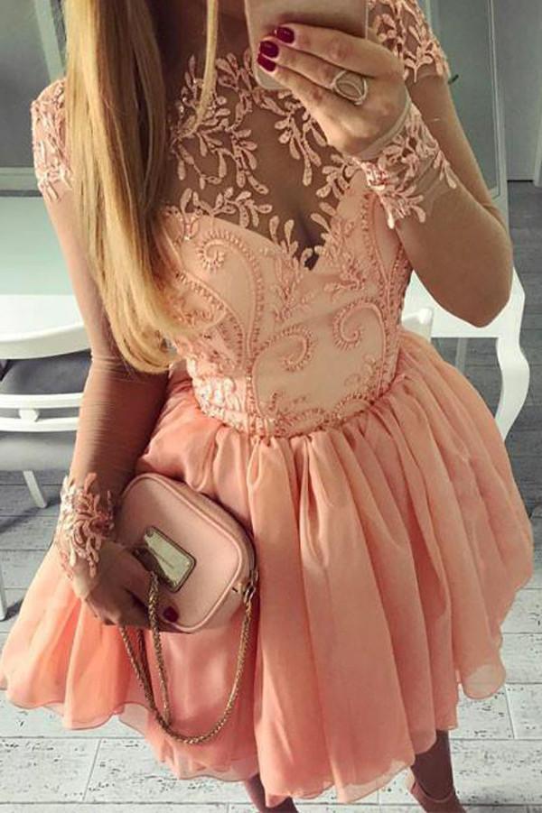 Robe de retour à la maison à manches longues avec appliques et perles pour fête