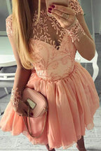 Robe de retour à la maison à manches longues avec appliques et perles pour fête