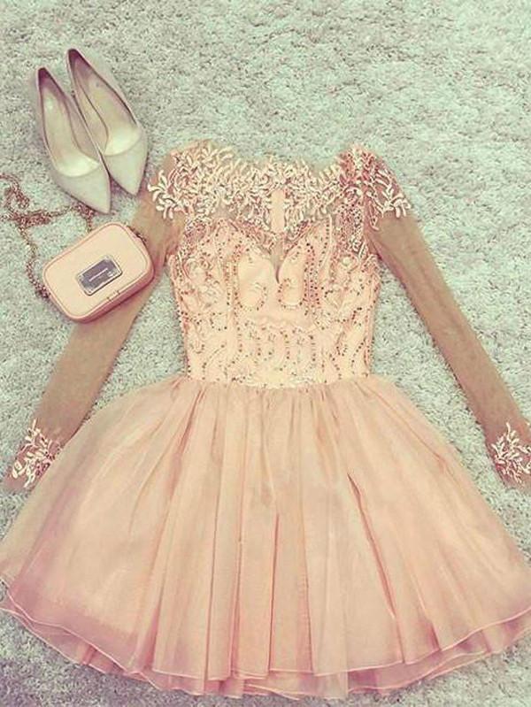 Robe de retour à la maison à manches longues avec appliques et perles pour fête