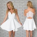 Robes de bal simples blanches en satin à fines bretelles et col en V pour adolescentes