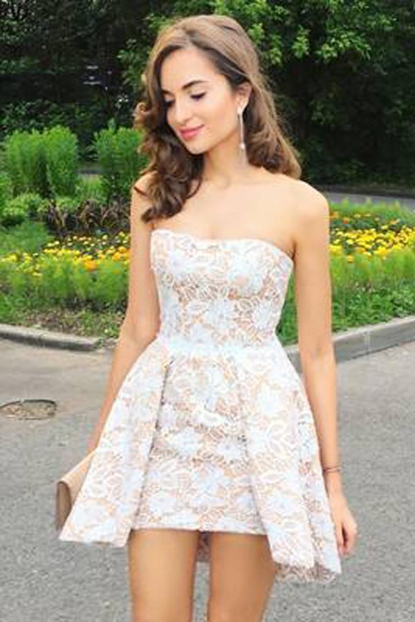 Robe courte blanche élégante en dentelle sans bretelles pour bal de rentrée, robe courte pas chère pour bal de fin d'année